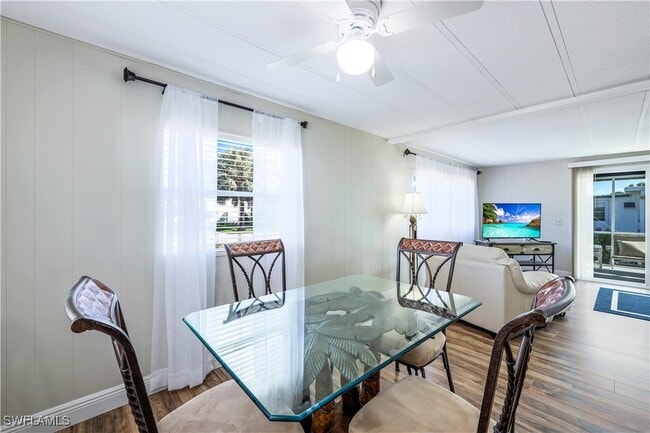 property at 21 Lemans Dr
