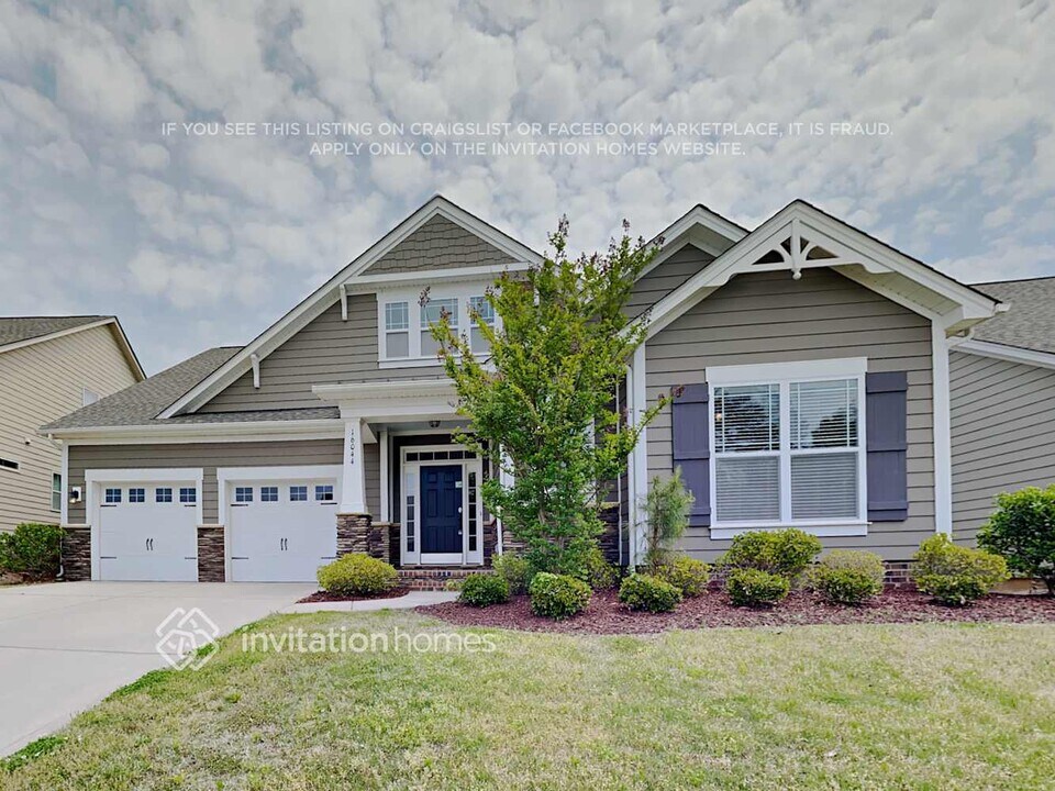 16044 Oxford Glenn Dr in Huntersville, NC - Building Photo