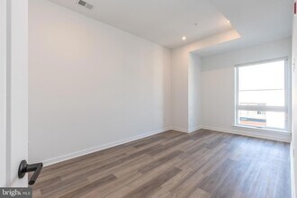 3120 W Jefferson St, Unit 402 in Philadelphia, PA - Building Photo - Building Photo