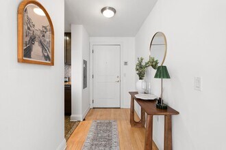 10 Regent St, Unit 501 in Jersey City, NJ - Building Photo - Building Photo
