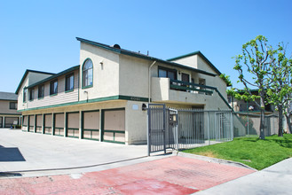 6081 Fullerton Ave in Buena Park, CA - Building Photo - Building Photo