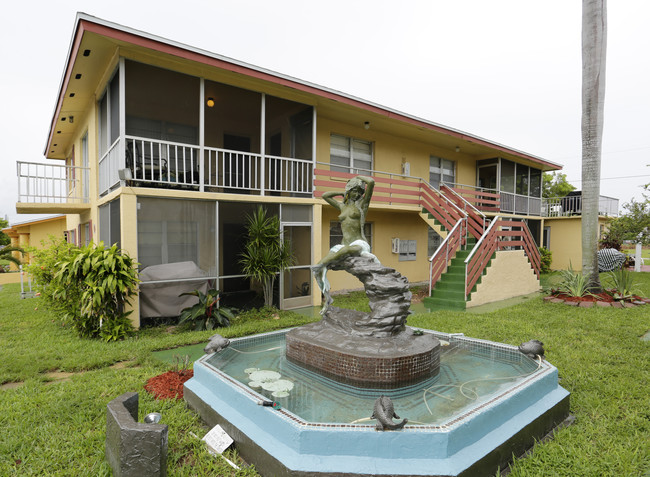 Fountain View Apartments in Cape Coral, FL - Building Photo - Building Photo