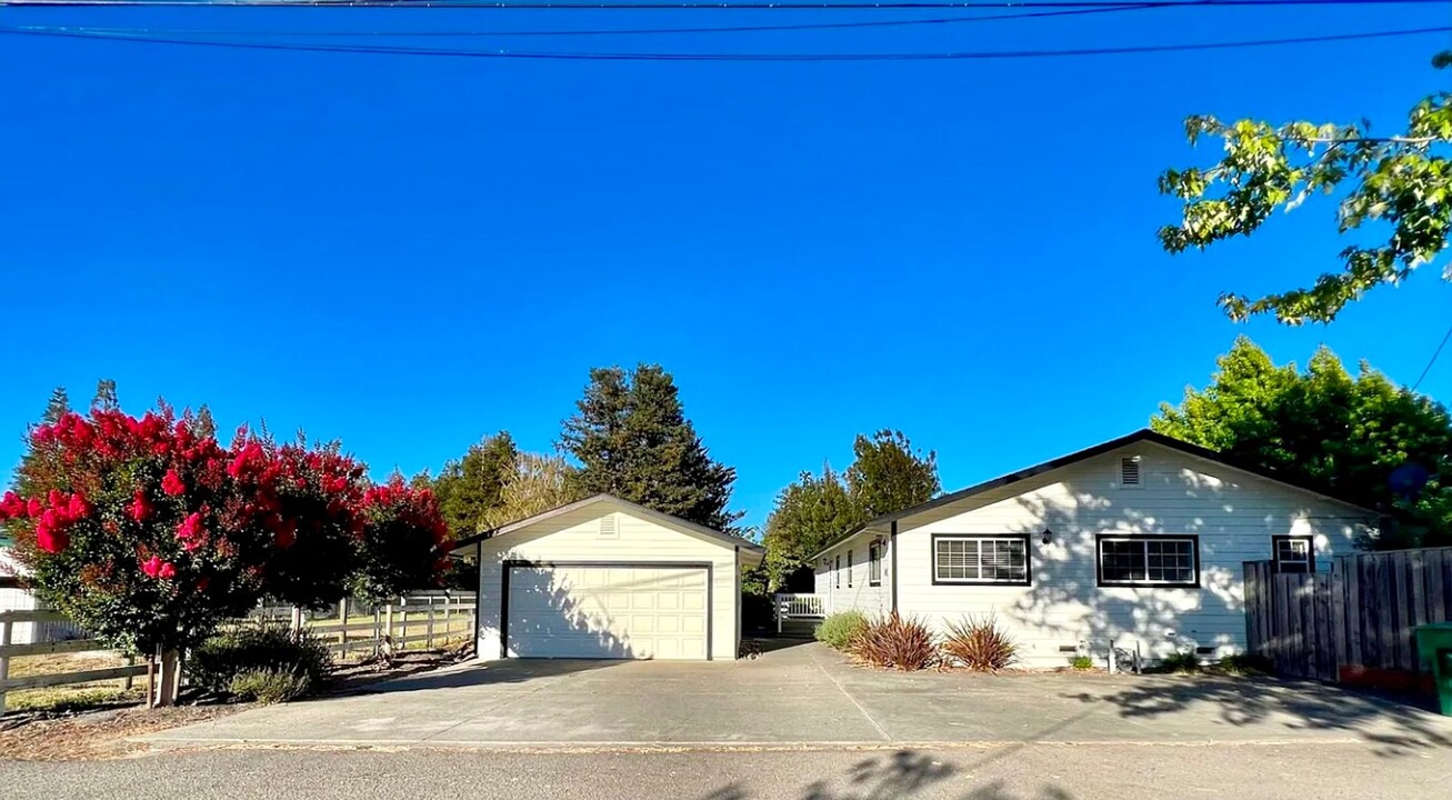 5297 Lone Pine Rd in Sebastopol, CA - Building Photo