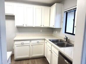 10885 Walnut St, Unit 10885 in Los Alamitos, CA - Building Photo - Building Photo