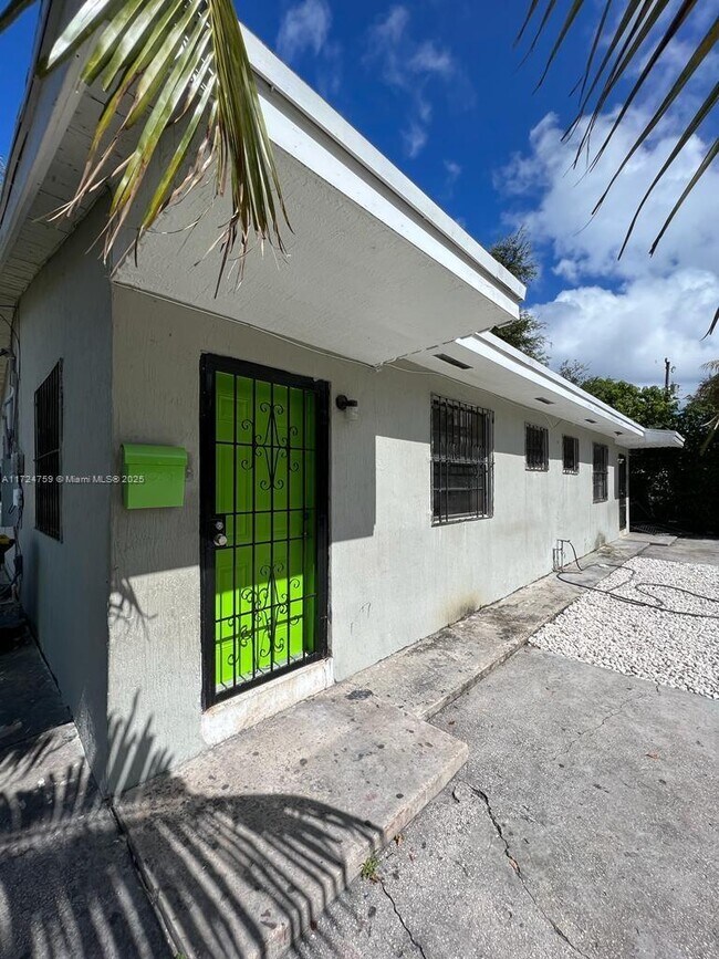 131 NE 64th Terrace in Miami, FL - Building Photo - Building Photo