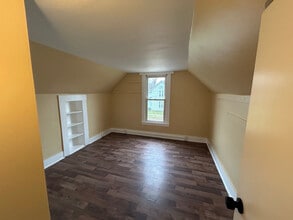 9 W Walnut St in Mount Vernon, OH - Foto de edificio - Building Photo