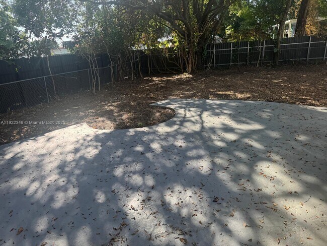 15195 NE 2nd Ave in Miami, FL - Building Photo - Building Photo