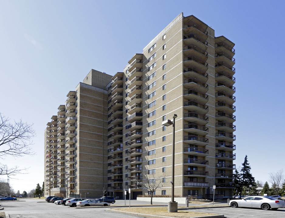 Richlin Apartments in Ottawa, ON - Building Photo