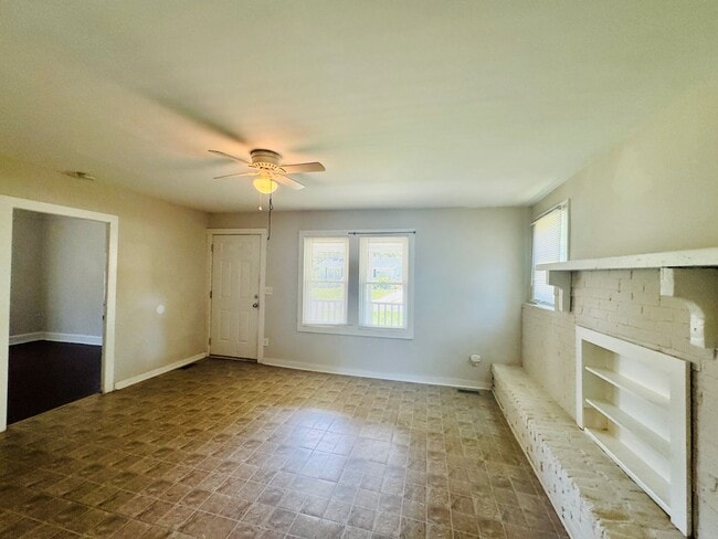 612 Noles Dr in Mount Holly, NC - Building Photo - Building Photo