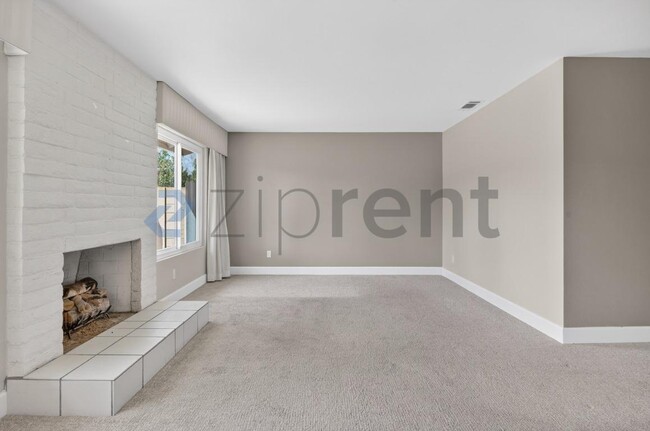 13333 Rollin Glen Rd in Poway, CA - Building Photo - Building Photo