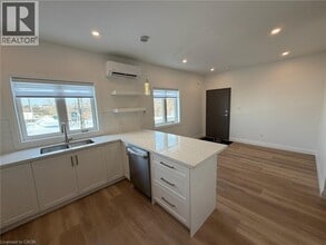 137 Whitley St in Cambridge, ON - Building Photo - Building Photo