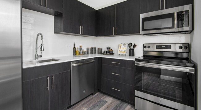 property at 5 E Delaware Pl