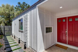 2999 Bel Air Dr in Las Vegas, NV - Building Photo - Building Photo