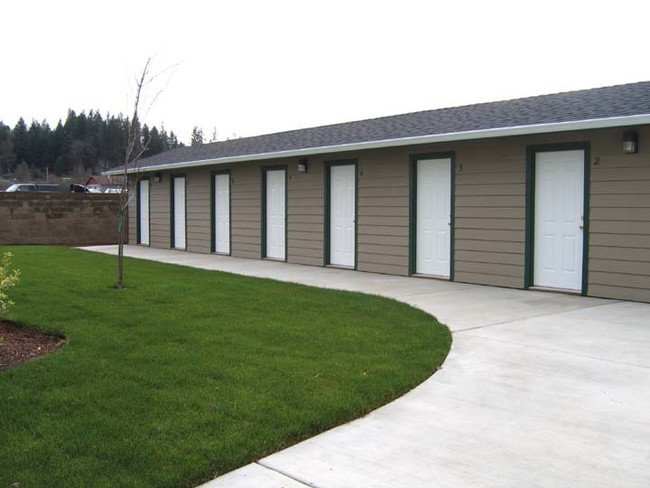 347 Pardee Ln in Grants Pass, OR - Building Photo - Building Photo