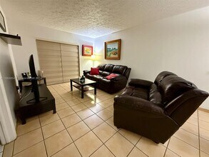 6055 W 19th Ave-Unit -419 in Hialeah, FL - Building Photo - Building Photo