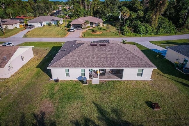 7069 Denmark St in Englewood, FL - Building Photo - Building Photo
