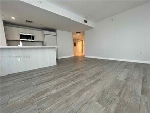 45 SW 9th St in Miami, FL - Building Photo - Building Photo