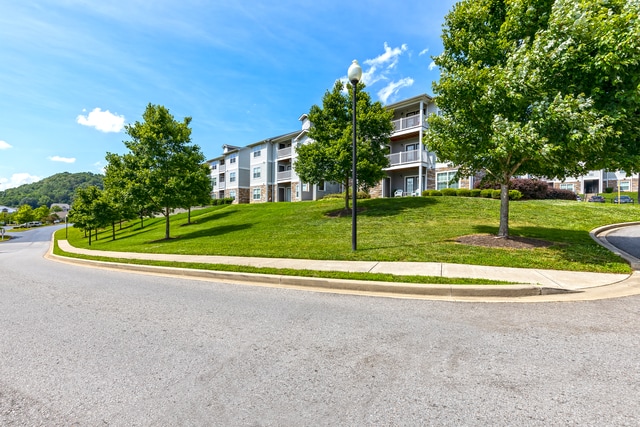 Vantage Pointe at Marrowbone Heights in Ashland City, TN - Foto de edificio