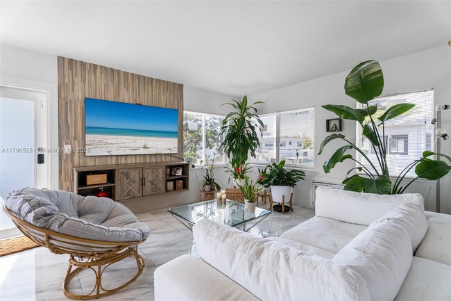 1754 Marseille Dr in Miami Beach, FL - Building Photo - Building Photo