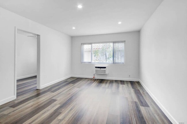 1021 Alabama St in Huntington Beach, CA - Building Photo - Building Photo
