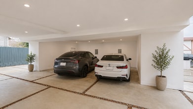6811 Gloria Ave in Van Nuys, CA - Building Photo - Building Photo