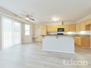 733 Pino Ave in Lancaster, CA - Building Photo - Building Photo