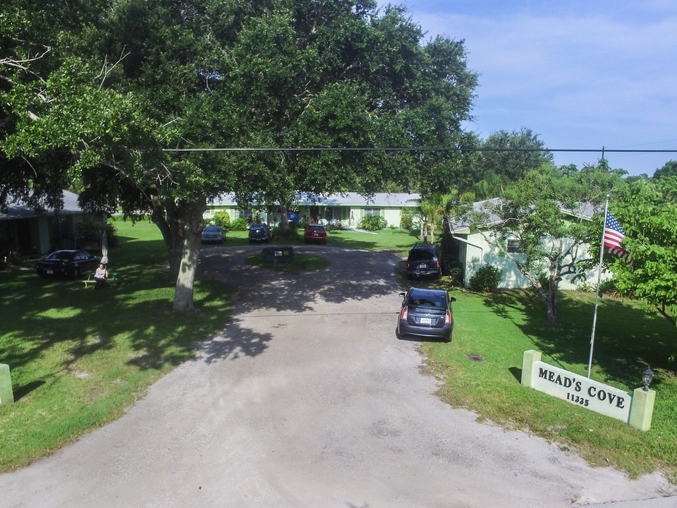 Mead's Cove in Sebastian, FL - Building Photo