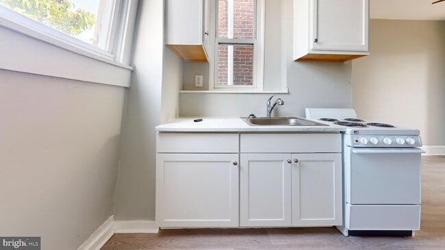 2542 N 33rd St, Unit 3 in Philadelphia, PA - Foto de edificio - Building Photo