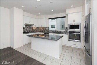 341 Magnet in Irvine, CA - Building Photo - Building Photo