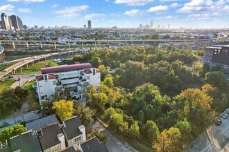 102 Quitman St in Houston, TX - Building Photo - Building Photo