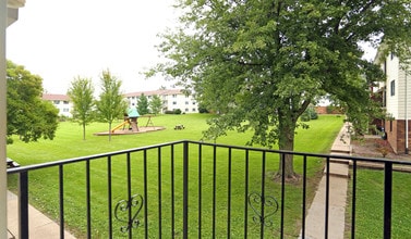 Bridlewood Apartments in Altoona, IA - Building Photo - Building Photo