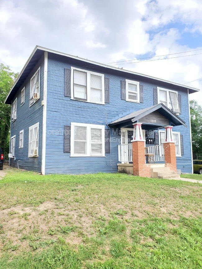 1822 N Olive St in San Antonio, TX - Building Photo - Building Photo