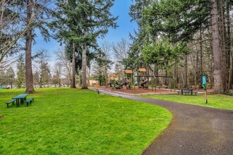 16130 SE 33rd Cir in Bellevue, WA - Building Photo - Building Photo