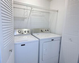 8608 Lake Isle Dr in Temple Terrace, FL - Building Photo - Building Photo