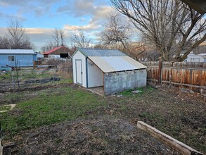 1227 N College St in Union, OR - Building Photo - Building Photo