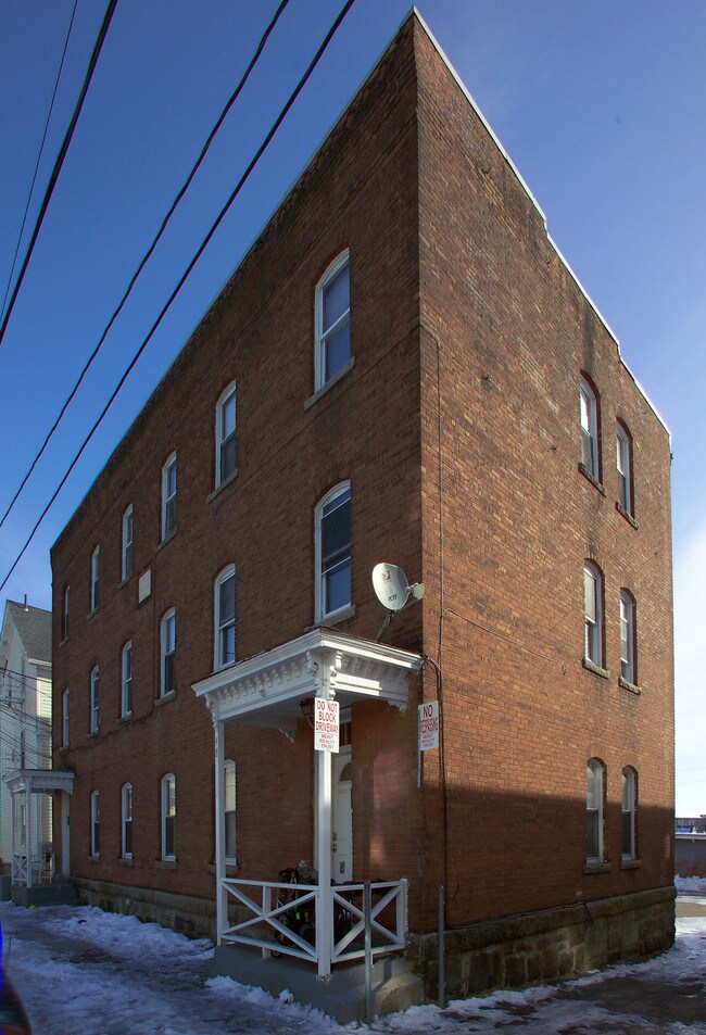 38-48 John St in Fall River, MA - Foto de edificio - Building Photo