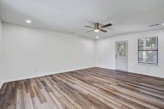 114 Langley Dr in Summerville, SC - Foto de edificio - Building Photo