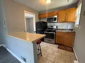 370 Bent St in Elgin, IL - Building Photo - Building Photo