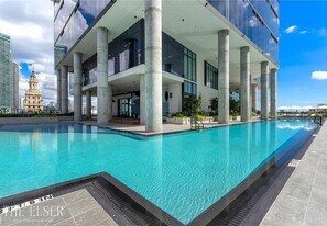 398 NE 5th St, Unit 2718 in Miami, FL - Building Photo