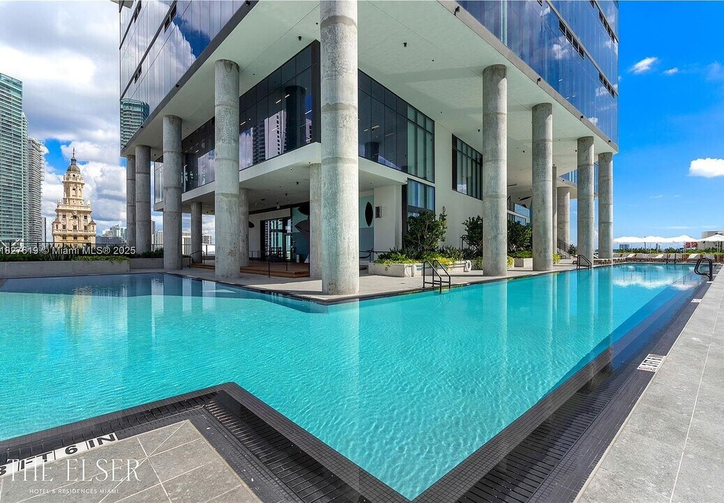 398 NE 5th St, Unit 2718 in Miami, FL - Building Photo