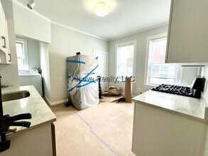 13 Farragut Ave in Somerville, MA - Building Photo - Building Photo