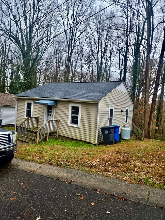 property at 606 M St