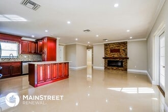 300 East 10th Street in Lehigh Acres, FL - Building Photo - Building Photo