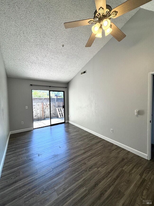 49 Redwood Ct in Santa Rosa, CA - Building Photo - Building Photo