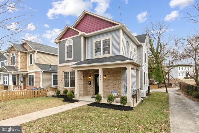 property at 2837 Myrtle Ave NE