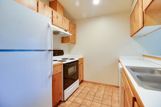 2124 SW 22nd St-Unit -2124 in Redmond, OR - Foto de edificio - Building Photo
