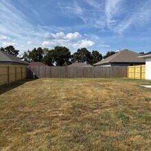 205 Spruce Ave in Clever, MO - Building Photo - Building Photo