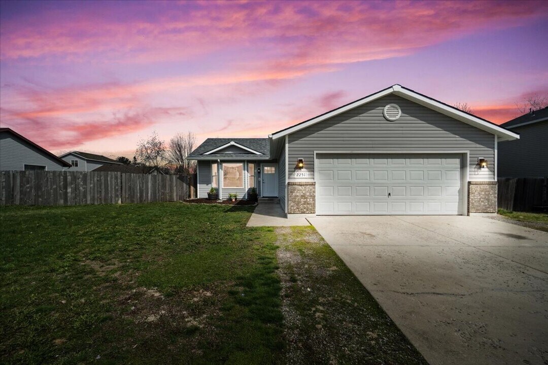 2251 Tumbleweed Cir in Hayden, ID - Building Photo