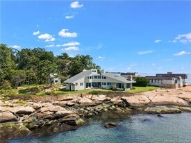 133 Johnsons Point Rd in Branford, CT - Building Photo