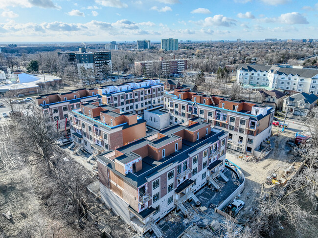 Applewood Towns in Mississauga, ON - Building Photo - Building Photo